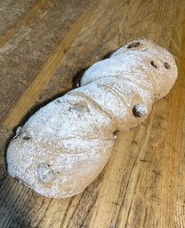 Barra plana de pa d'espelta i olives amb massa mare | Can Tria | 500 g